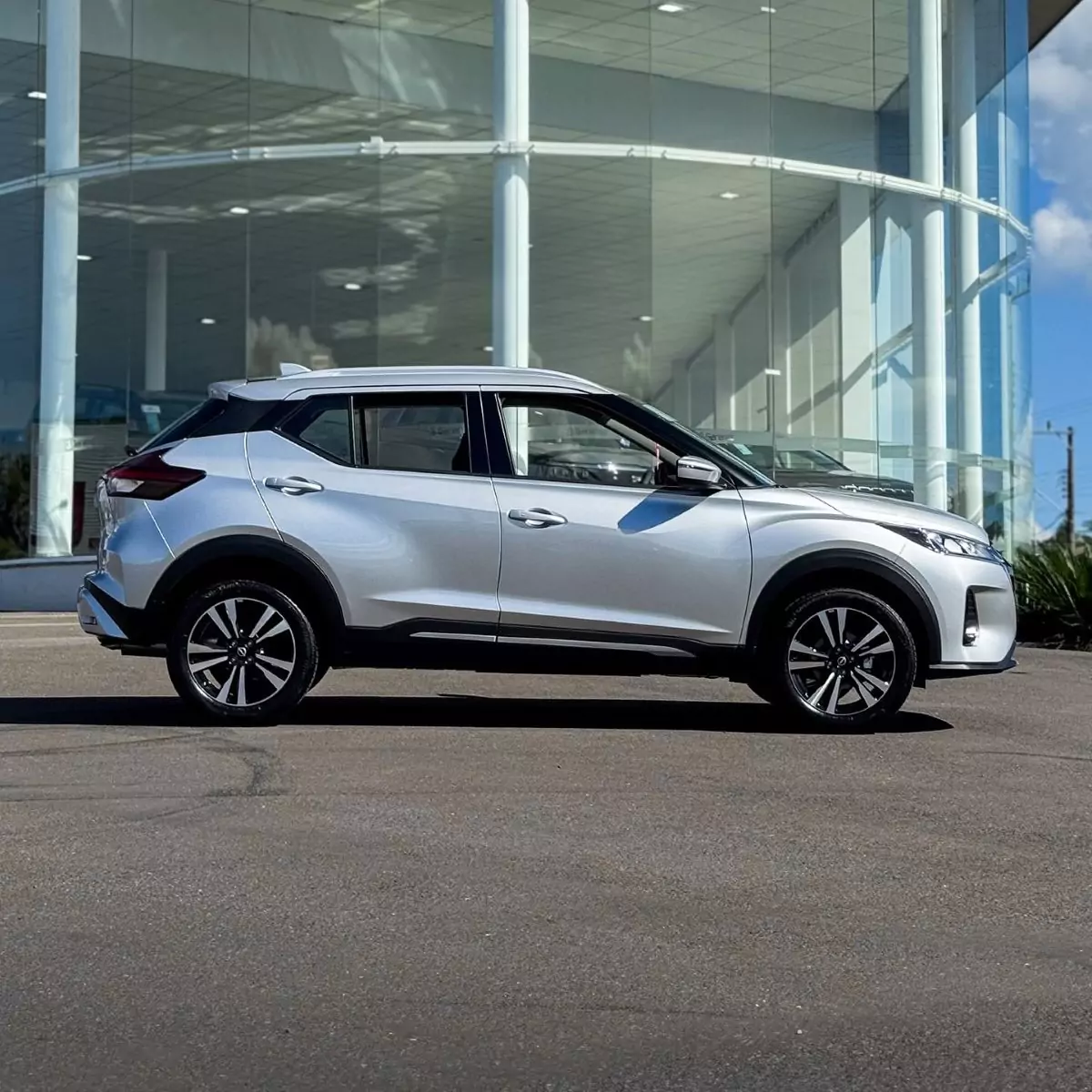 Nissan Kicks Play 2025