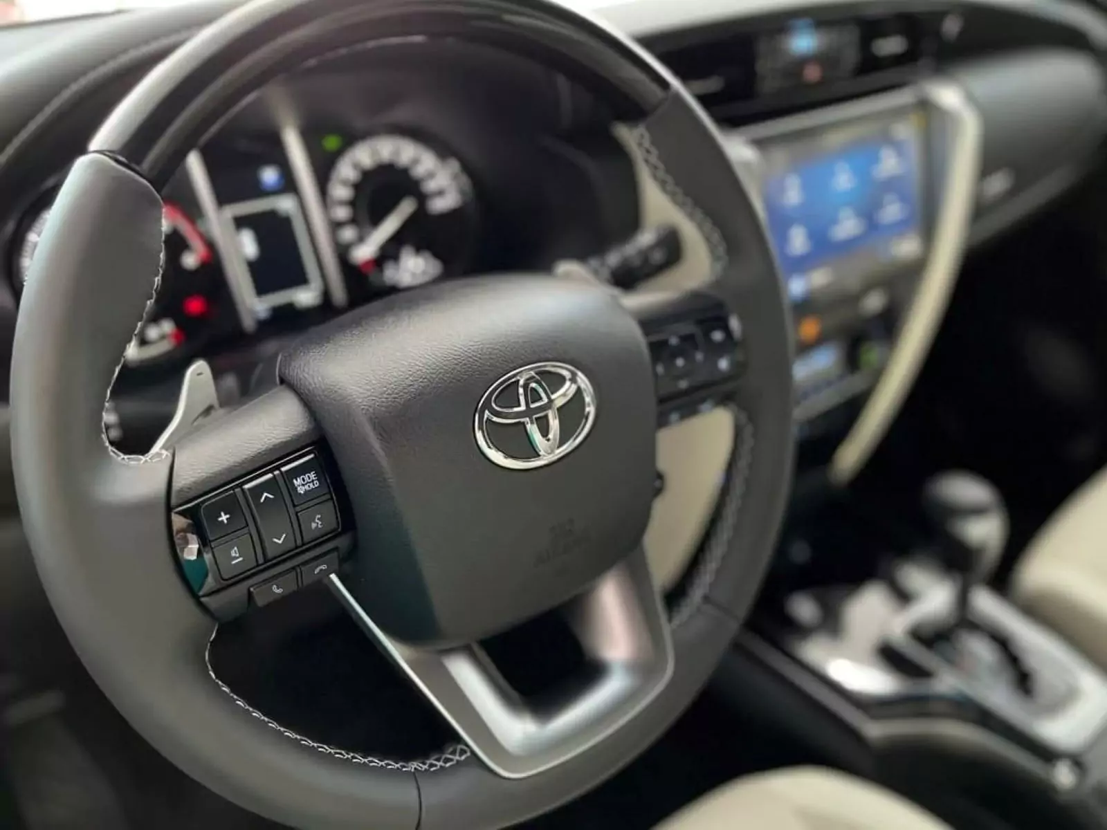 Toyota Hilux SW4 Diamond 2025